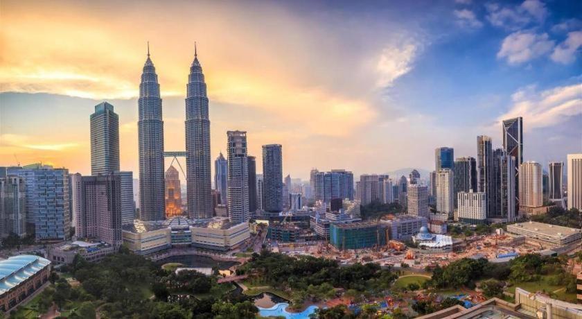 Apple 2* Kuala Lumpur
