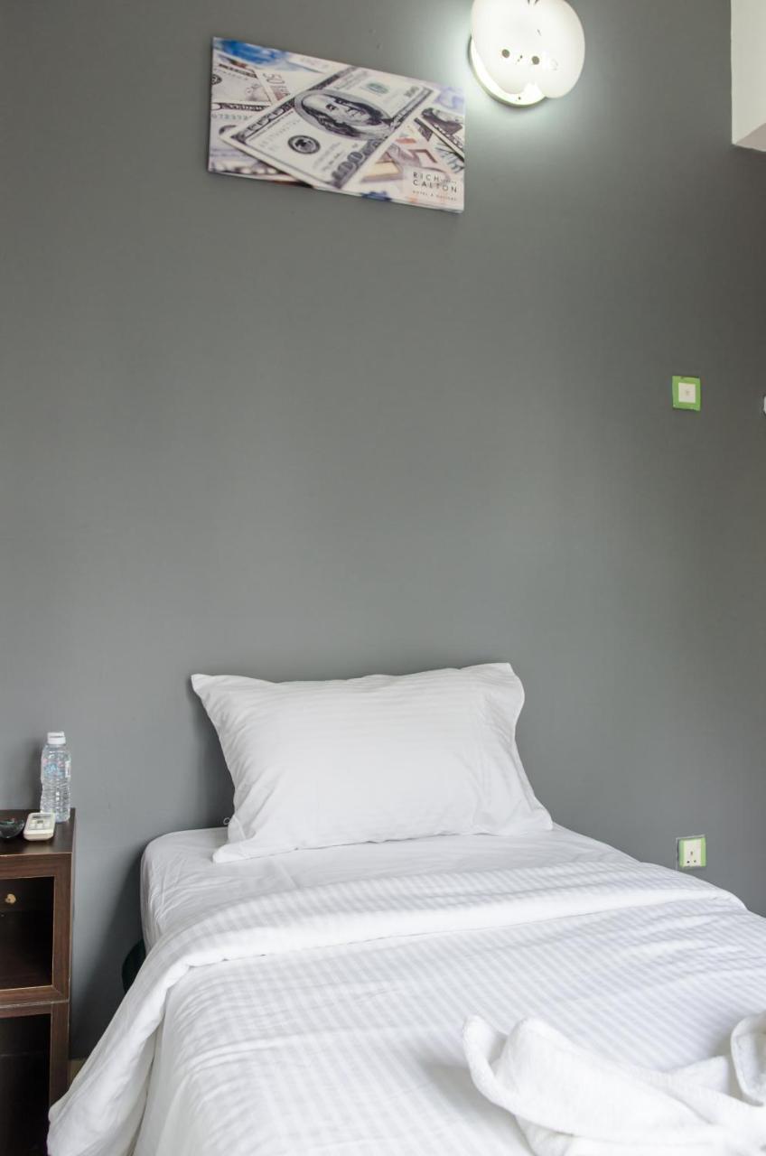 Apple Hotel